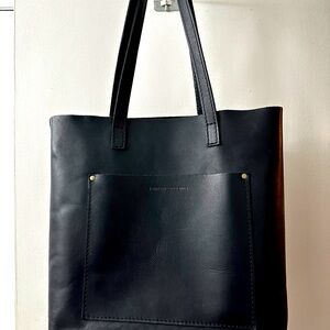 Portland Leather Crossbody Tote in Smooth Black Leather